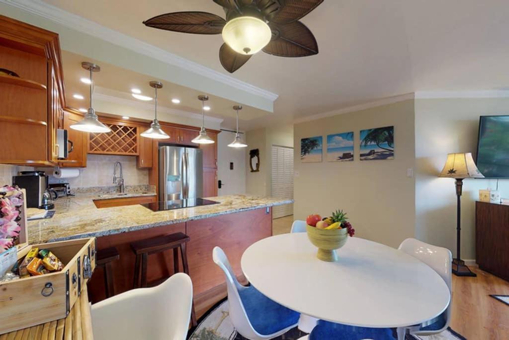 Oceanfront Penthouse With Amazing Views At Kauhale Makai Appartement Kihei Buitenkant foto